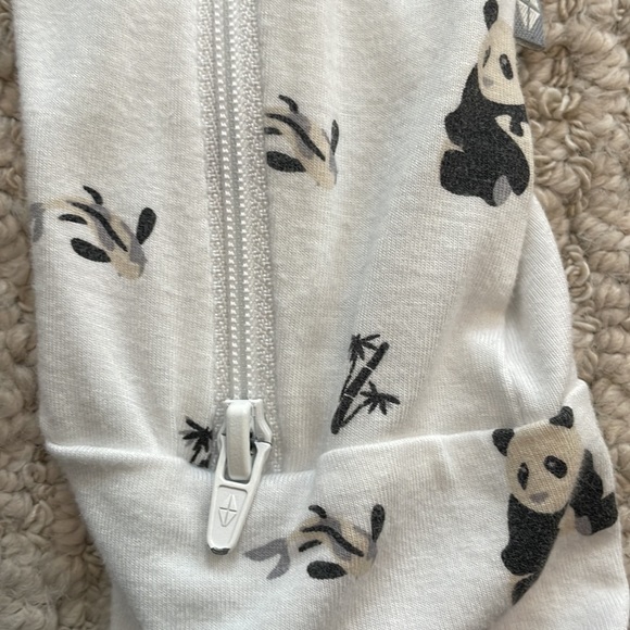 Kyte Baby Zippered Bamboo Romper in Panda- 18-24 months - Picture 6 of 6